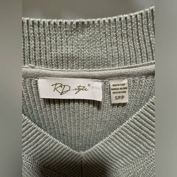 RD Style Relaxed V-Neck Sweater Knit Light Sage Green - Picture 6 of 6